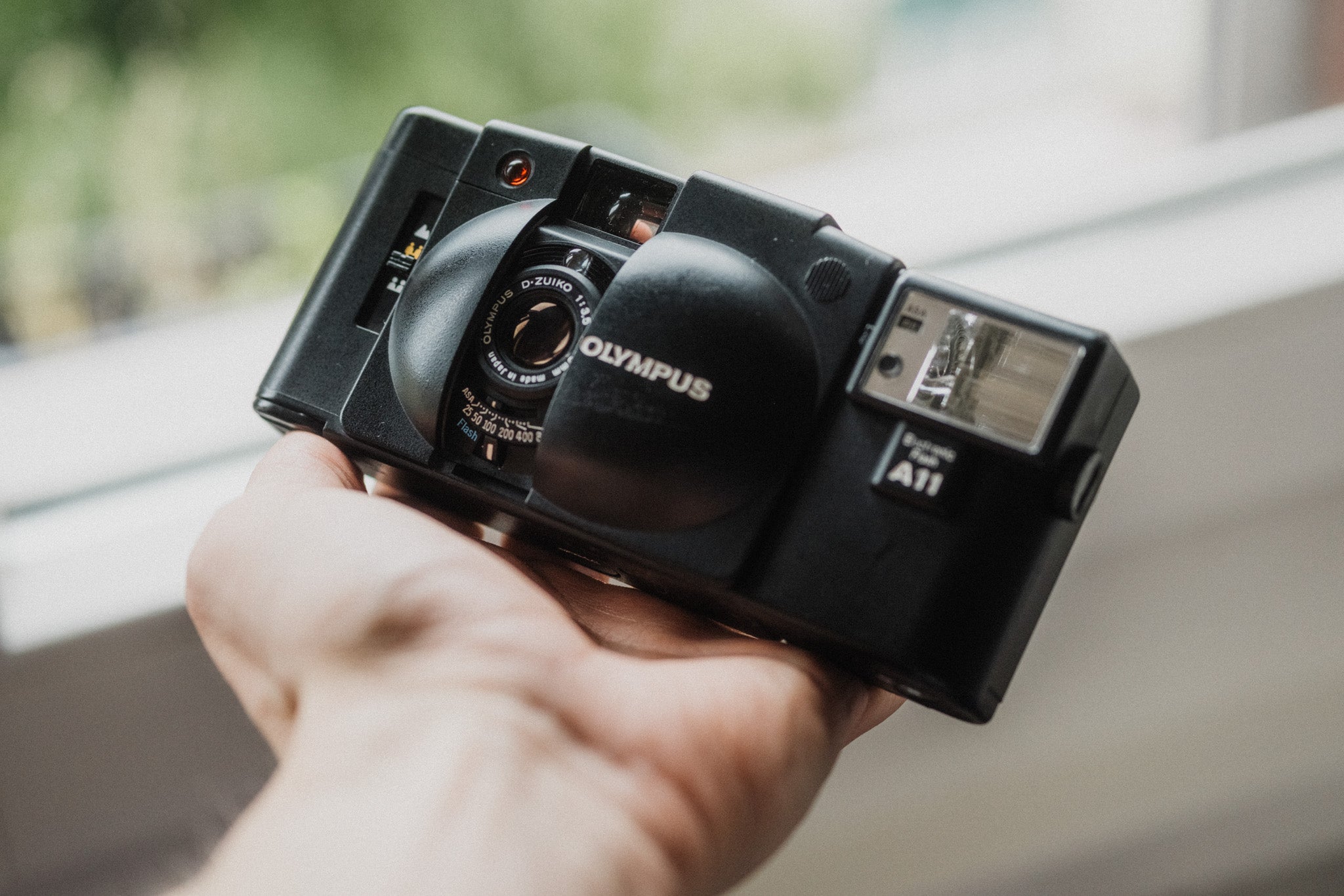 Olympus XA 2 / A11 Flash